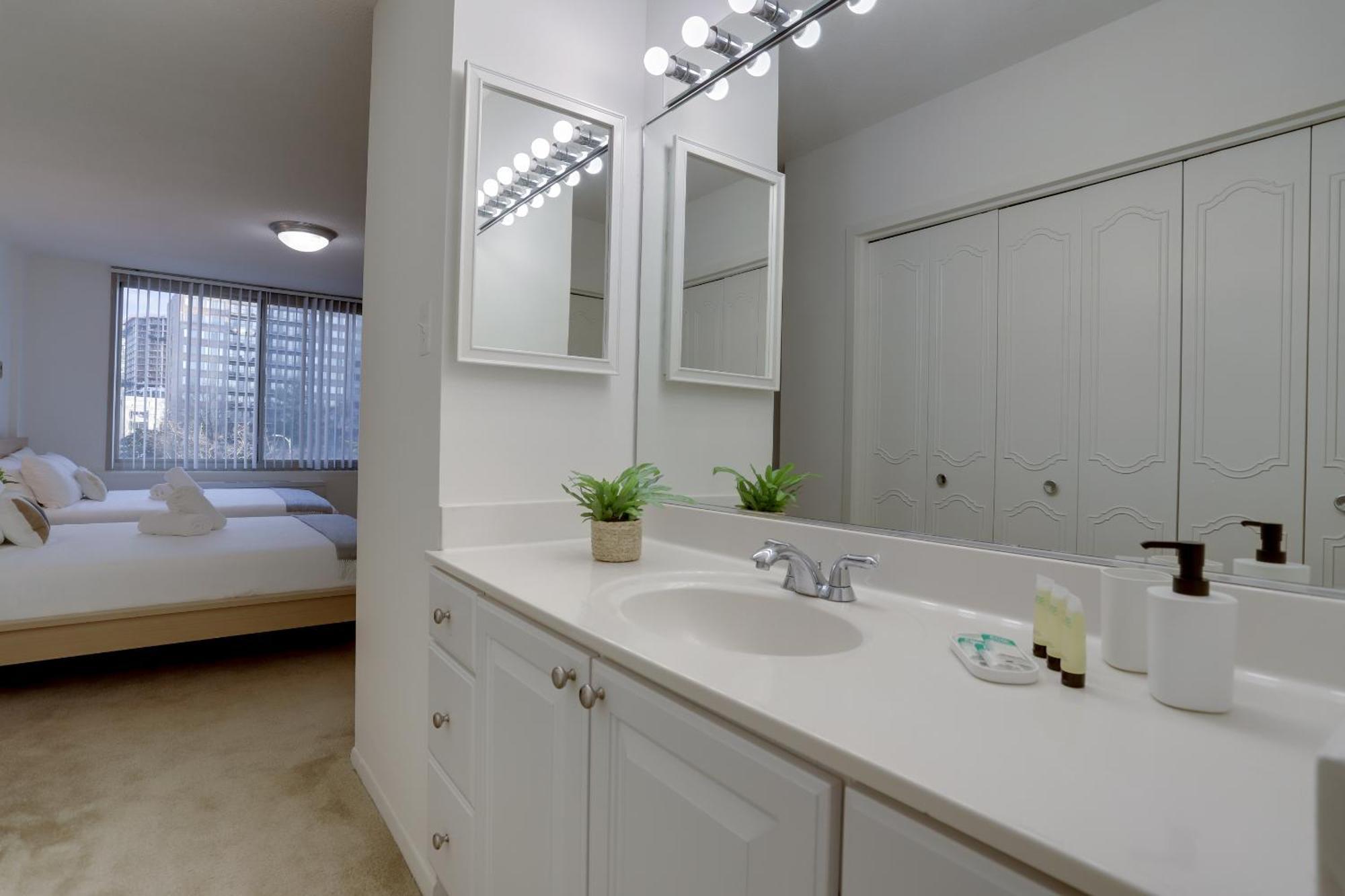 Sensational Condominium @Crystal City Arlington Extérieur photo